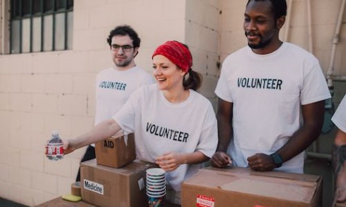 Volunteers handing out food